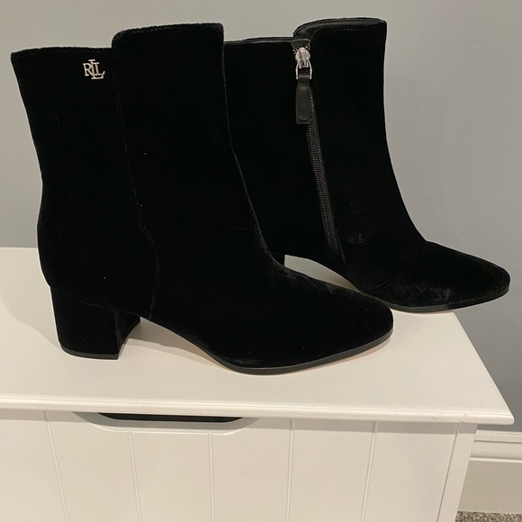 Lauren Ralph Lauren Wendey style bootie - Picture 2 of 4